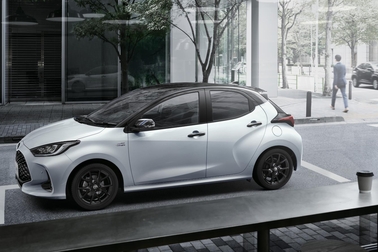 特別仕様車Z“URBANO”（ハイブリッド・2WD）［ベース車両はZ（ハイブリッド・2WD）］
