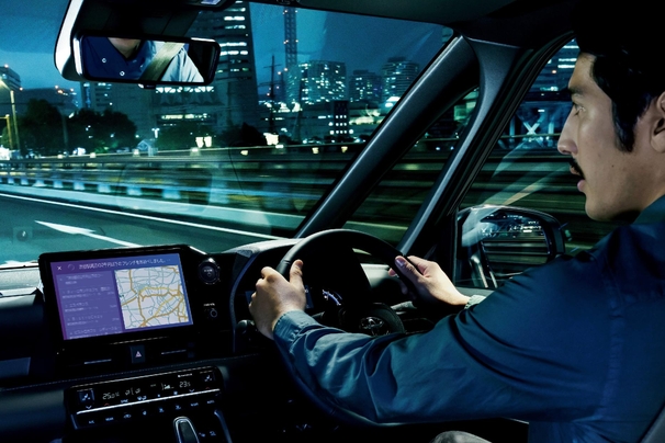 【モデル入り素材】S-Z（ハイブリッド・2WD・7人乗り）