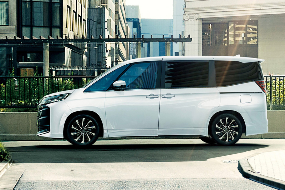 S-Z（ハイブリッド・2WD・7人乗り）