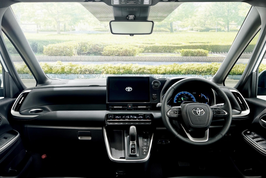 S-Z（ハイブリッド・2WD・7人乗り）