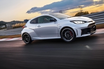 RZ“High performance” + Aero performance package［GR-DAT（8AT・4WD）］