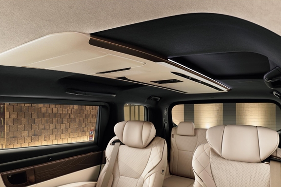 Executive Lounge（プラグインハイブリッド・E-Four）