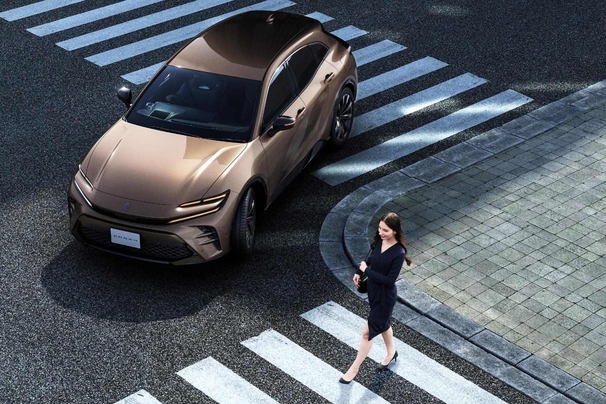 【モデル入り素材】SPORT Z（2.5Lハイブリッド車）