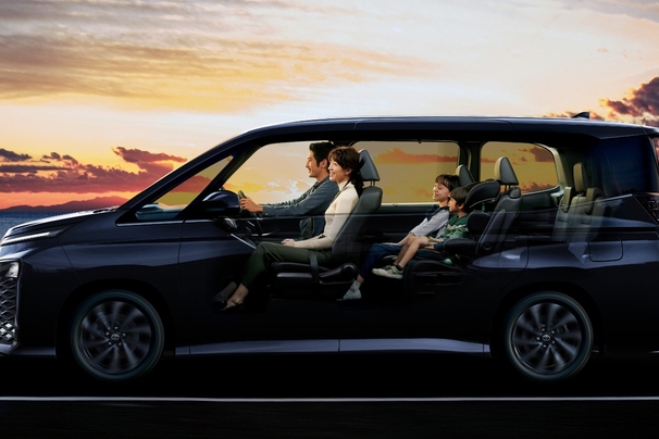 【モデル入り素材】S-Z（2WD・7人乗り）