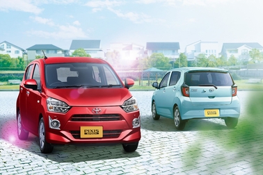 （左）：X “Limited” （2WD）