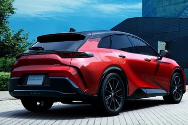 【モデル入り素材】SPORT RS（2.5Lプラグインハイブリッド車）