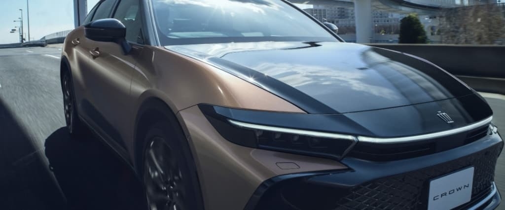 CROWN ”CROSSOVER” 車両本体価格・グレードを見る