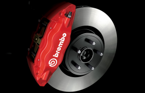 brembo製17インチ　ベンチレーテッドディスクブレーキ(フロント・リヤ)