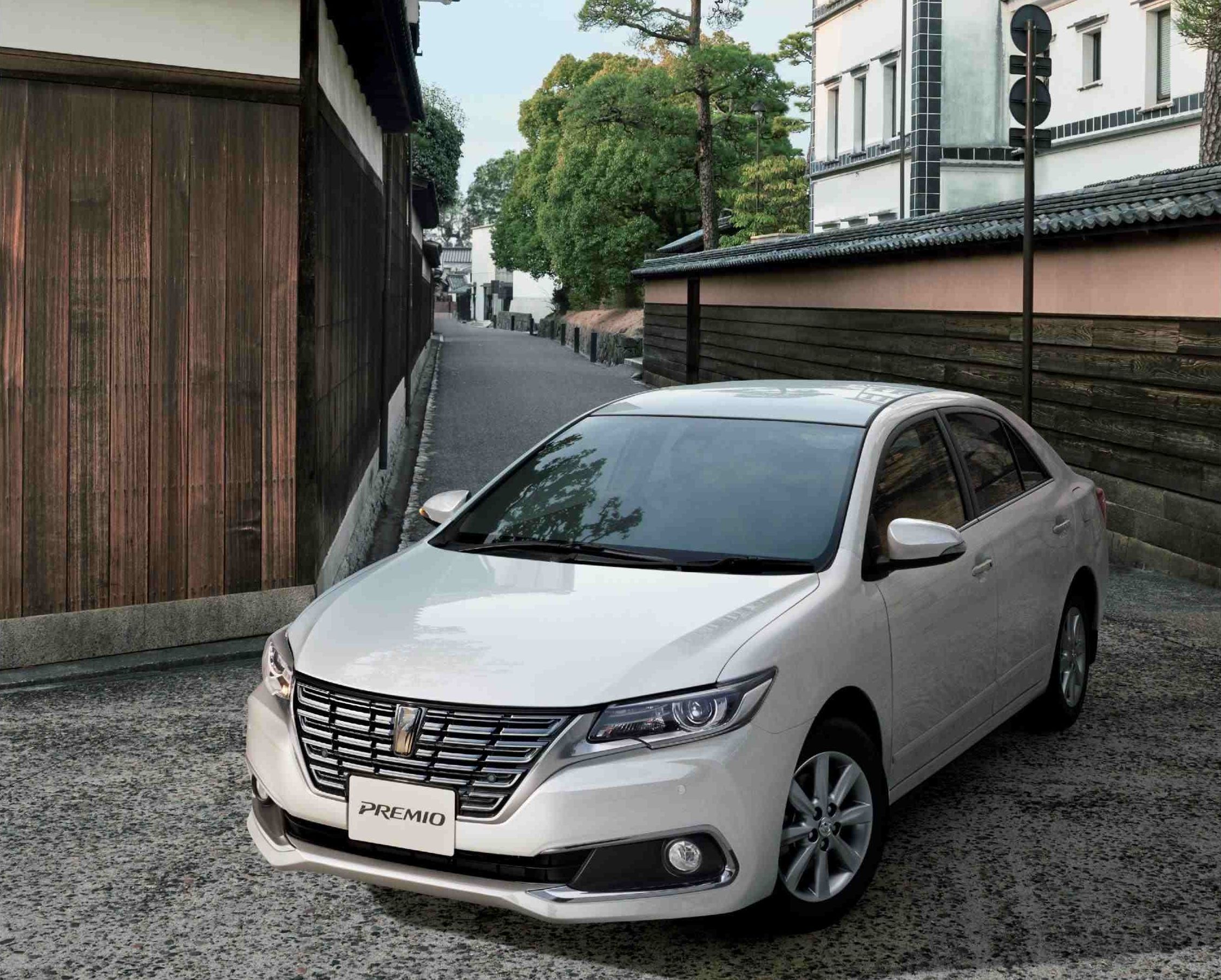 https://toyota.jp/premio/